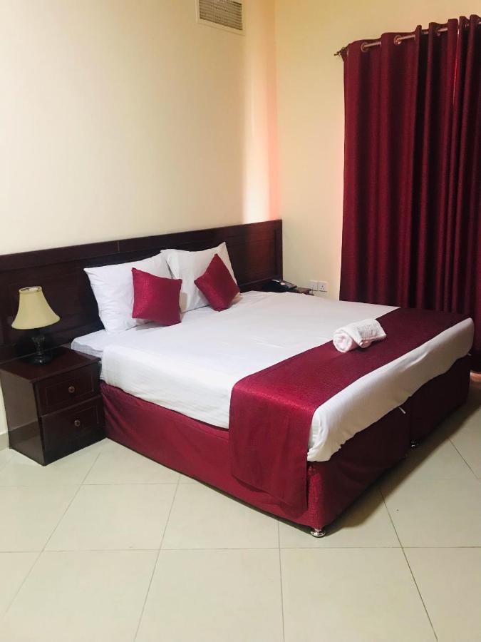 שארג'ה Al Reem Hotel Apartments מראה חיצוני תמונה