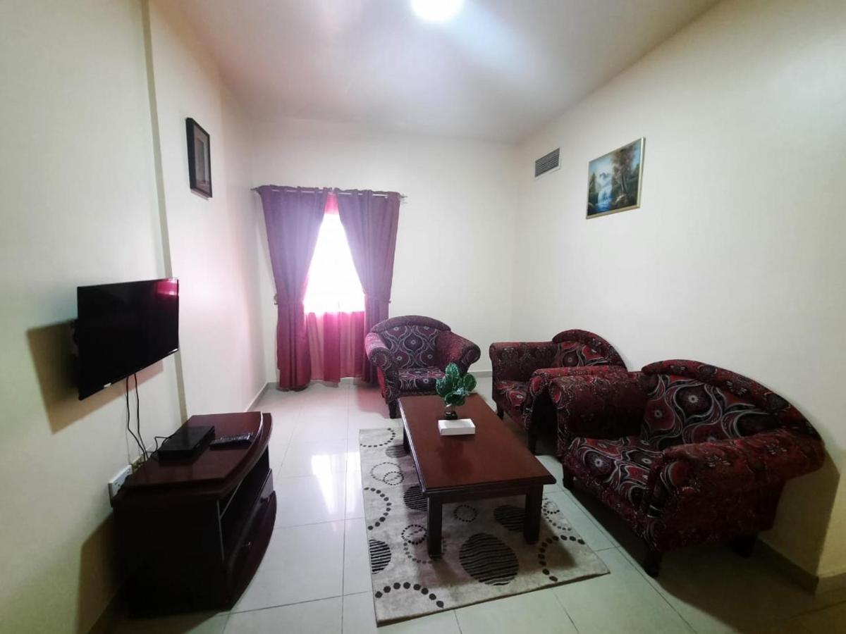 שארג'ה Al Reem Hotel Apartments מראה חיצוני תמונה