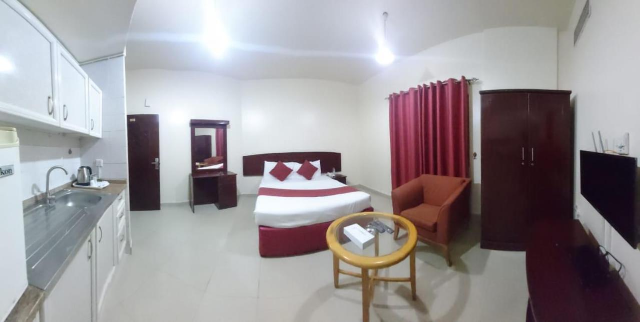 שארג'ה Al Reem Hotel Apartments מראה חיצוני תמונה