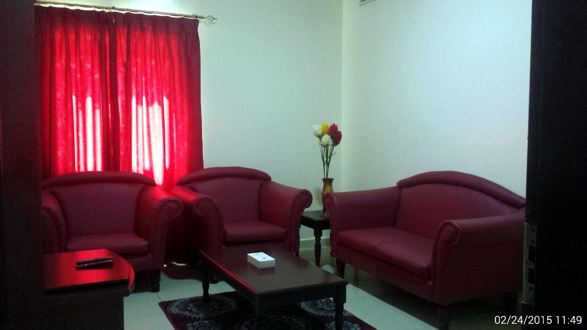 שארג'ה Al Reem Hotel Apartments מראה חיצוני תמונה