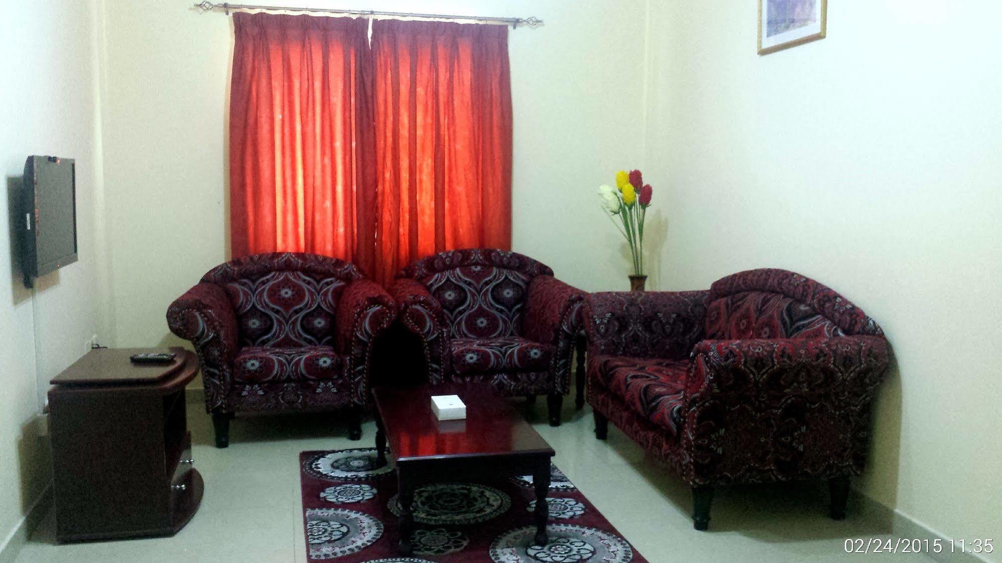 שארג'ה Al Reem Hotel Apartments מראה חיצוני תמונה