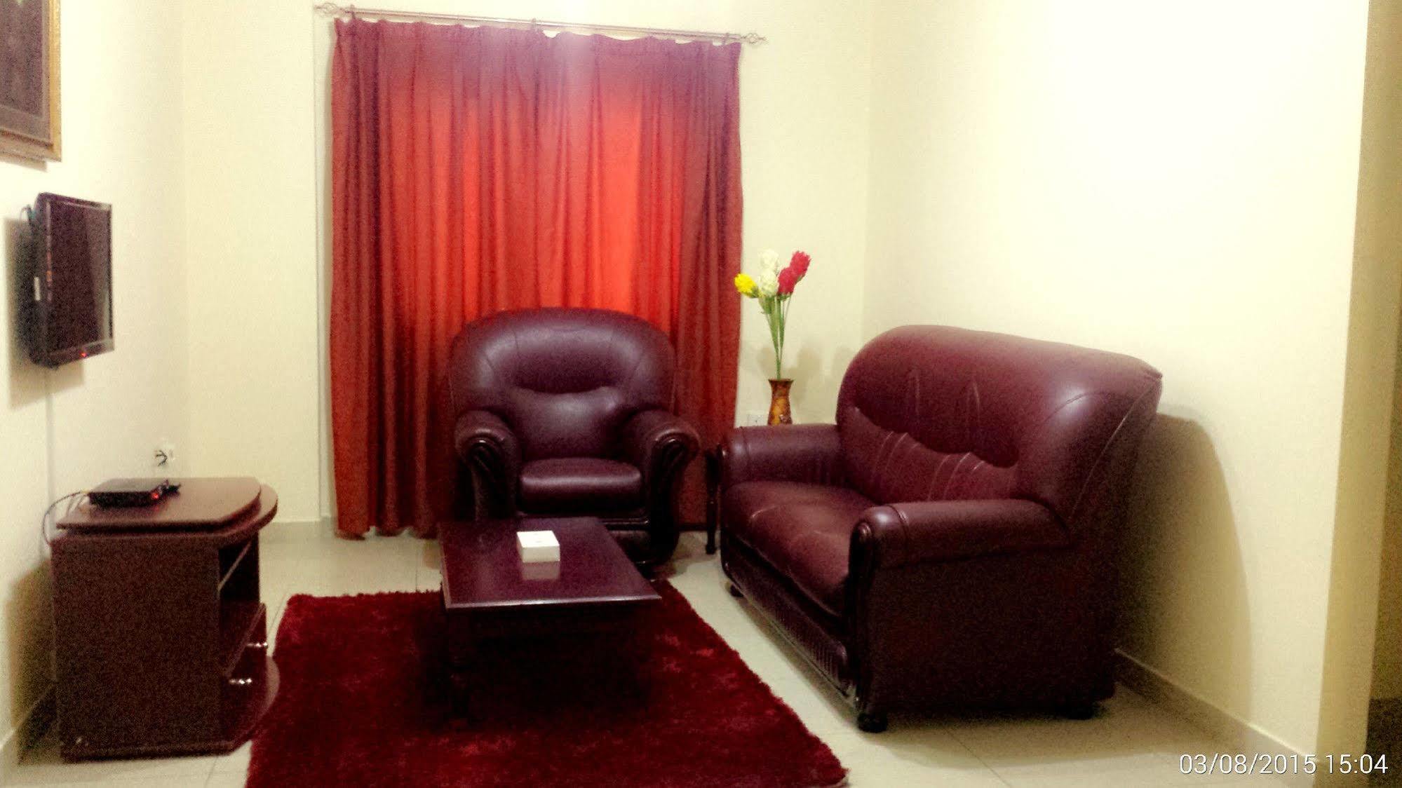 שארג'ה Al Reem Hotel Apartments מראה חיצוני תמונה