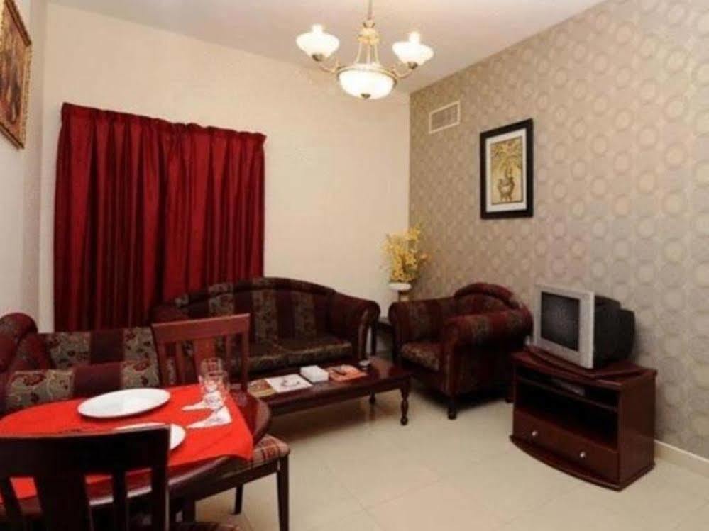 שארג'ה Al Reem Hotel Apartments מראה חיצוני תמונה