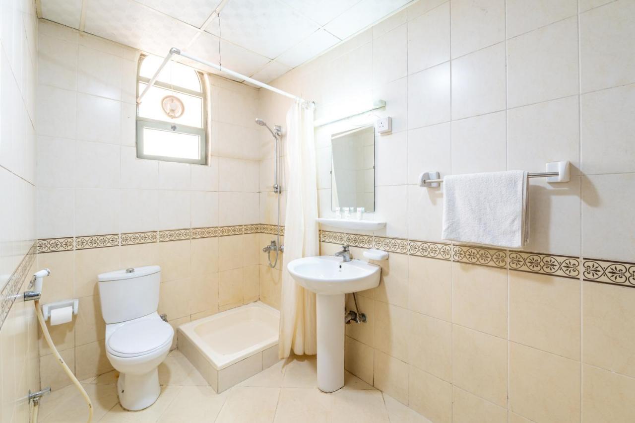 שארג'ה Al Reem Hotel Apartments מראה חיצוני תמונה