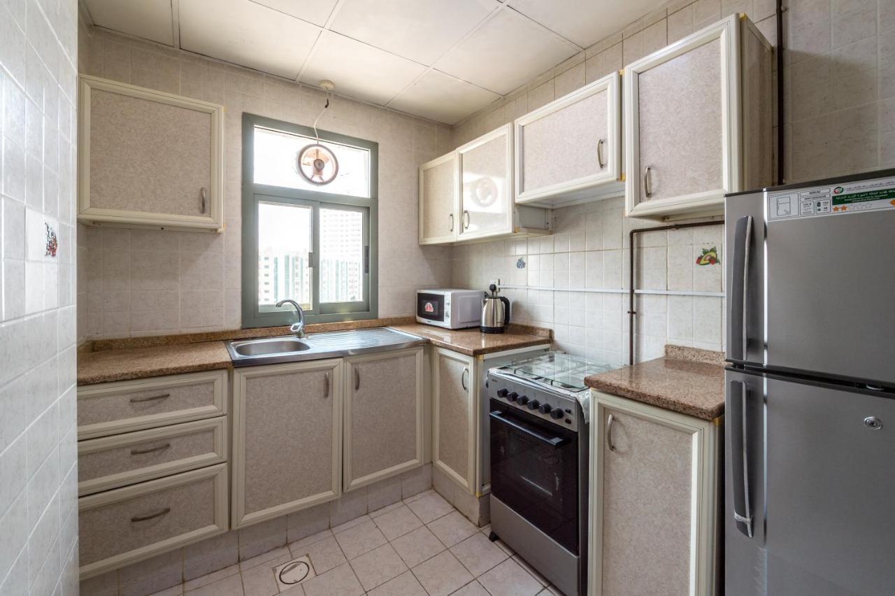 שארג'ה Al Reem Hotel Apartments מראה חיצוני תמונה