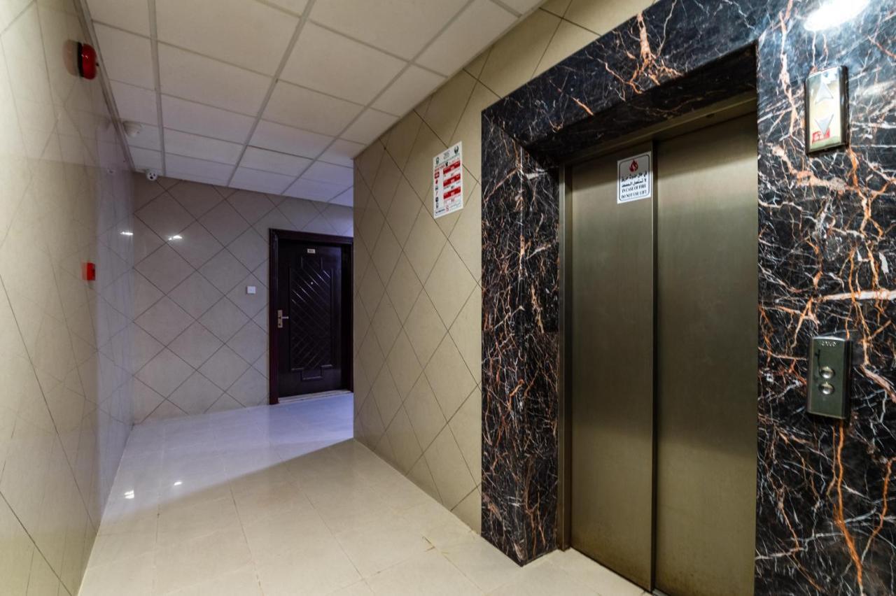 שארג'ה Al Reem Hotel Apartments מראה חיצוני תמונה